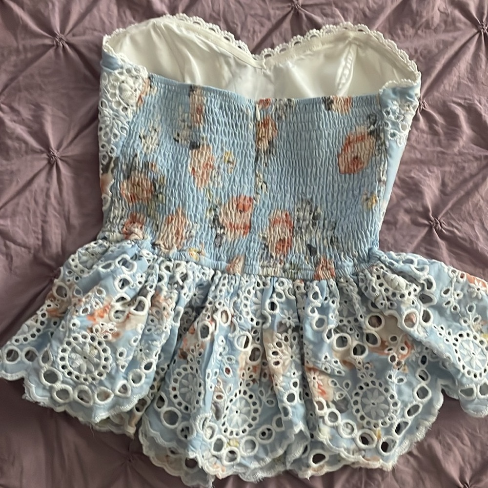 NWOT- Vici strapless top with a smocked back and zipper closure - Picture 2 of 4